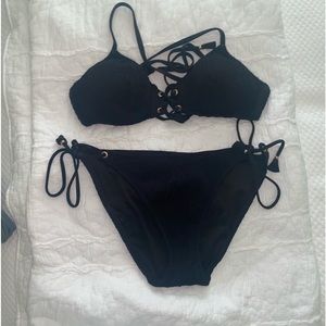 Black Victoria’s Secret bikini